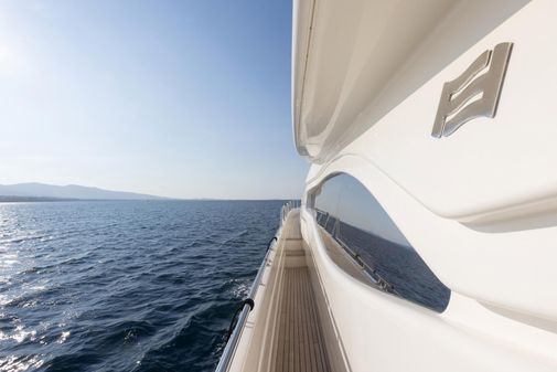 Ferretti Yachts 760 image