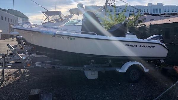 Sea Hunt Triton 186