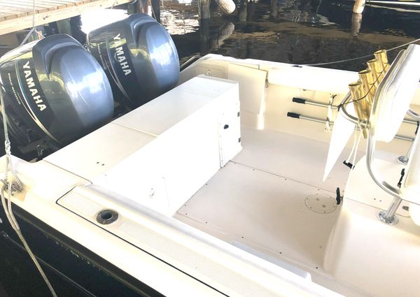 Pursuit 2470 Center Console image