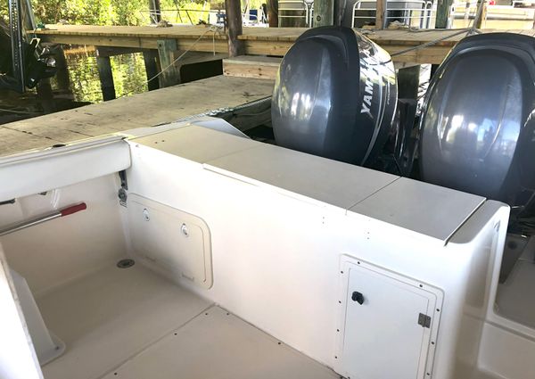 Pursuit 2470 Center Console image