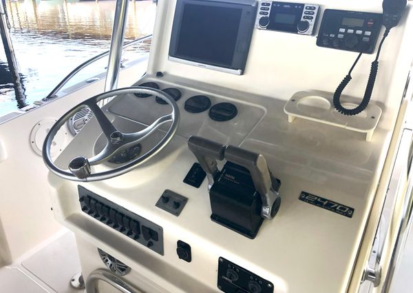 Pursuit 2470 Center Console image