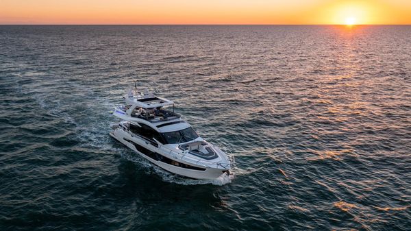 Galeon 680 Fly image