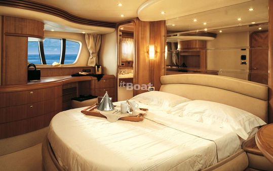 Azimut 68E image