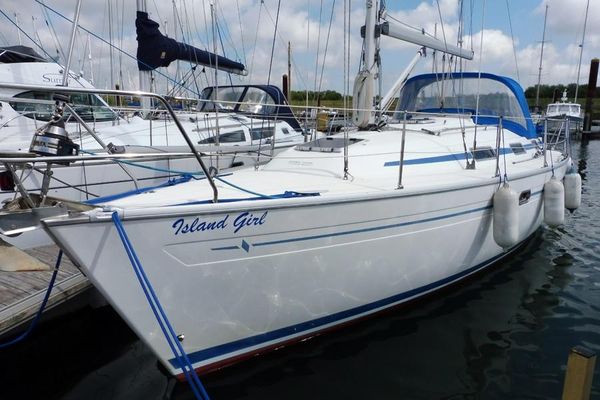 Bavaria 37 Cruiser - main image