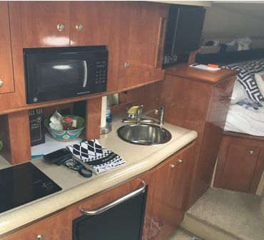 Cruisers Yachts 300 Express image