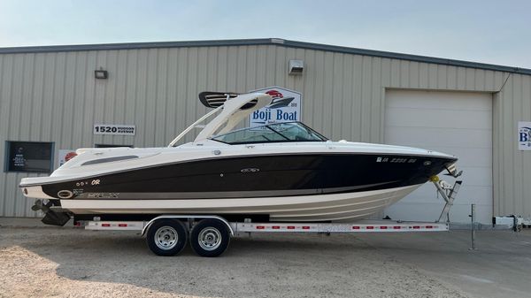 Sea Ray 270 SLX 