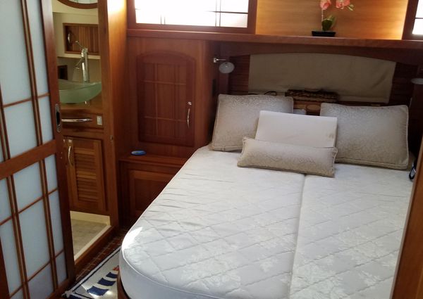 Sabre 48 Salon Express image