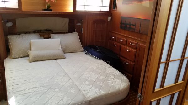 Sabre 48 Salon Express image