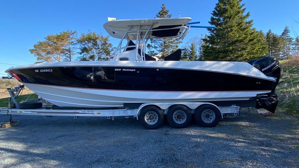 Boston Whaler 320 Outrage