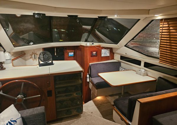 Carver 33 Aft Cabin image