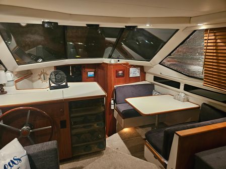 Carver 33 Aft Cabin image