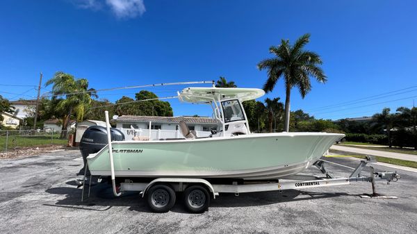 Sportsman Heritage 251 Center Console