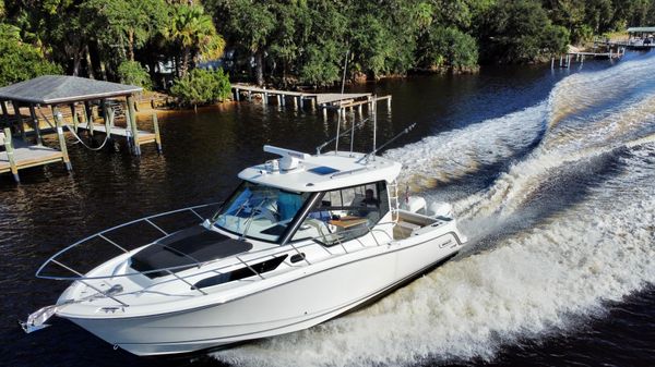 Boston Whaler 325 Conquest