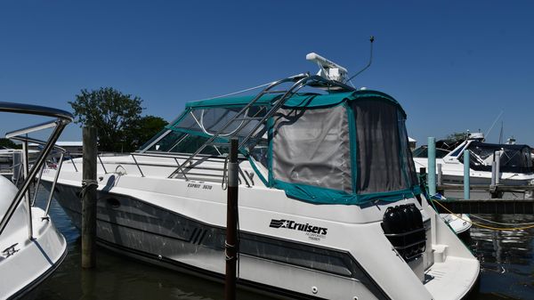 Cruisers Yachts 3670 Esprite