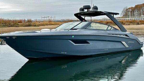 Cruisers Sport Series 338 Bow Rider