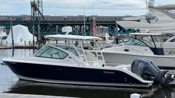 Pursuit DC 266 Dual Console