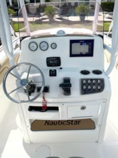 NauticStar 231 Hybrid image
