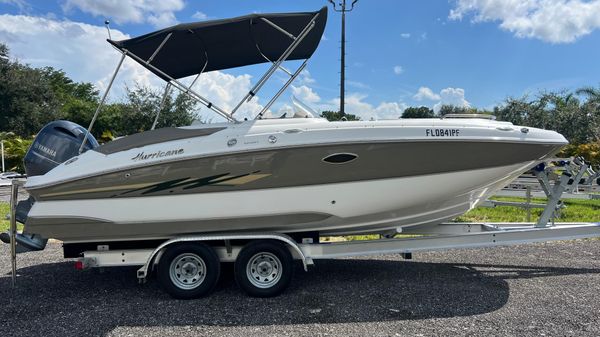 Hurricane SUNDECK SPORT 220 