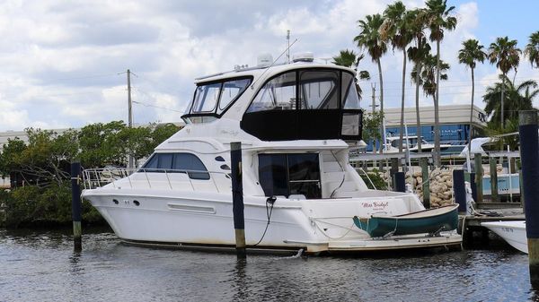 Sea Ray 560 Sedan Bridge